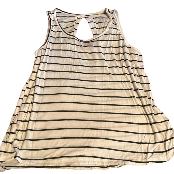 Marc New York size medium has stretch with cutout back on top of shirt - Picture 1 of 4